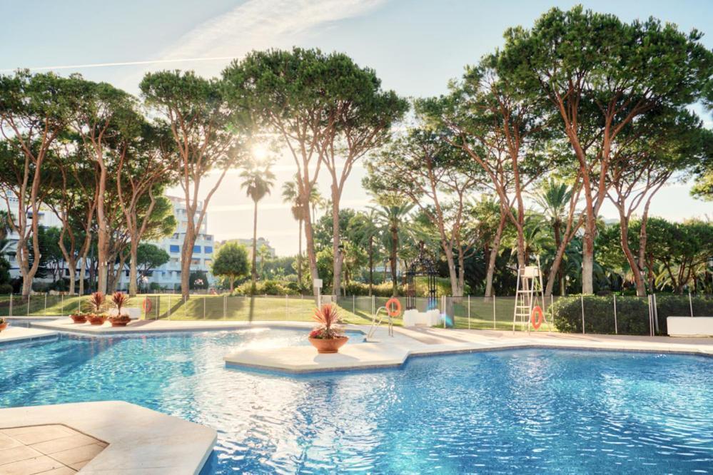 Playas Del Duque, Puerto Banus, Golf .Playa Y Compras Apartment Marbella Luaran gambar
