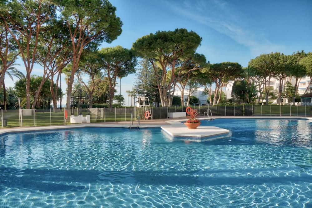 Playas Del Duque, Puerto Banus, Golf .Playa Y Compras Apartment Marbella Luaran gambar